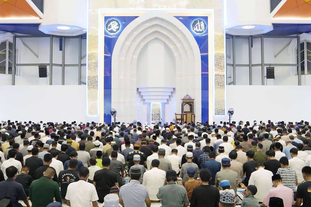 Salat Tarawih Pertama di Masjid Kubah 99, Gubernur Senang Lihat Antusiasme Masyarakat